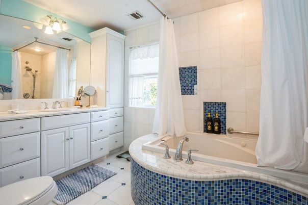 Bathroom, Interior, Recessed Lighting