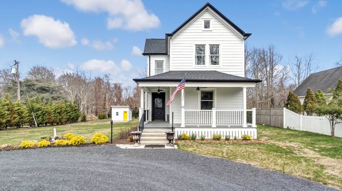 Exterior, Facade, Farmhouse