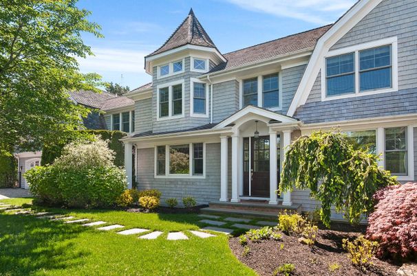 Exterior, Facade, Queen Anne Victorian