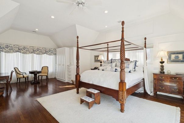 Bedroom, Dining room, Interior, Recessed Lighting, Wood Texture Flooring