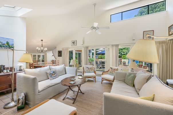 Chandelier, Dining room, Interior, Living room