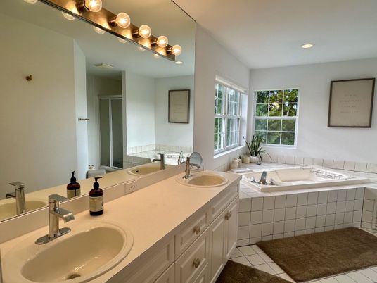 Bathroom, Dual Sink Vanities, Interior, Recessed Lighting