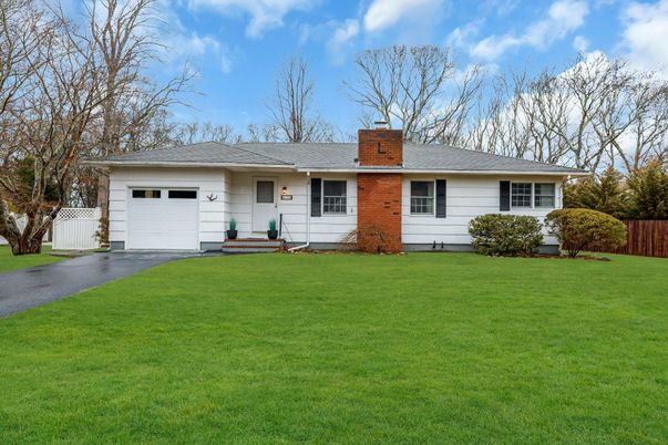 Attached, Exterior, Facade, Ranch