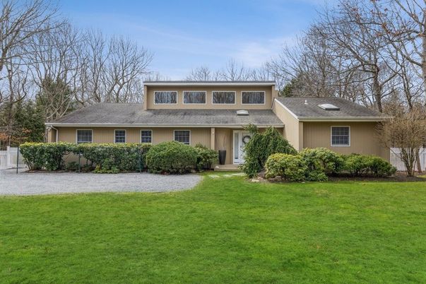Backyard, Exterior, Facade, Split Level