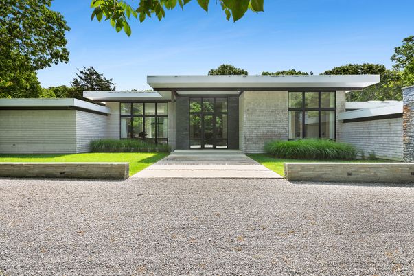 Backyard, Exterior, Facade, Modern