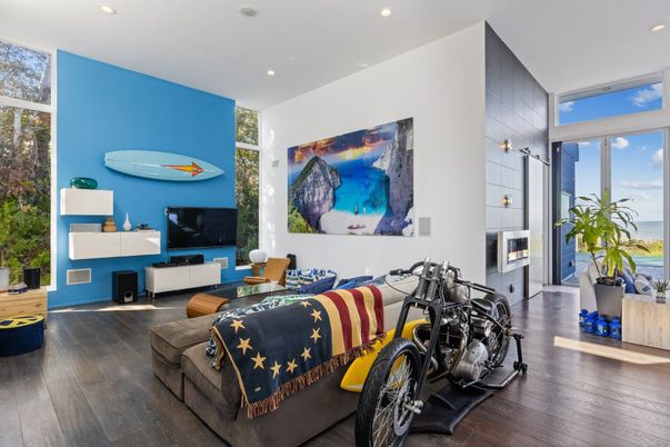 Interior, Living room, Recessed Lighting, Water, Wood Texture Flooring