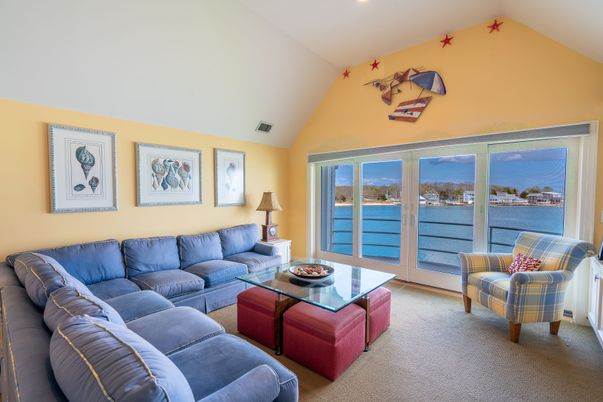 Interior, Living room, Recessed Lighting, Water