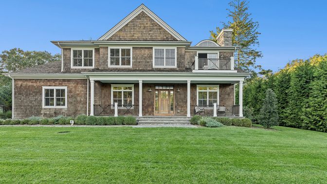 Exterior, Facade, Brick Facade, Farmhouse