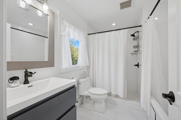 Bathroom, Interior, Recessed Lighting