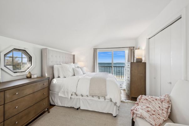 Bedroom, Interior, Water