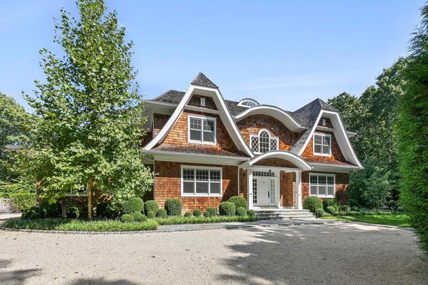 Exterior, Facade, Brick Facade, Queen Anne Victorian