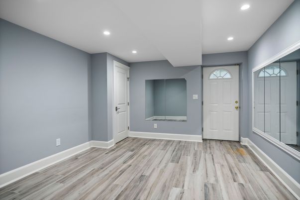 Empty room, Interior, Recessed Lighting, Wood Texture Flooring