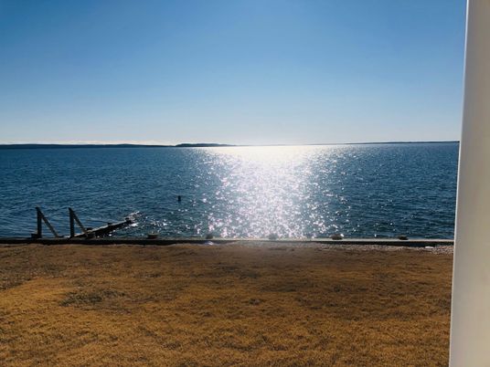 Exterior, Lake