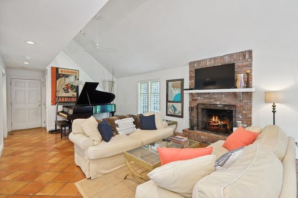 Fireplace, Interior, Living room, Piano, Recessed Lighting