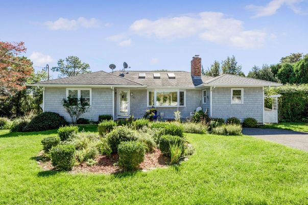Backyard, Exterior, Facade, Ranch