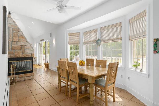 Dining room, Fireplace, Interior