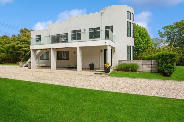 Backyard, Exterior, Facade, Modern