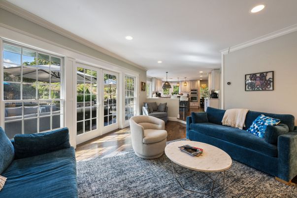 Interior, Kitchen, Living room, Pendant Lights, Recessed Lighting, Stainless Steel Appliances