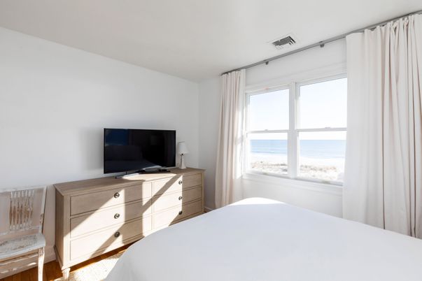 Bedroom, Interior, Water