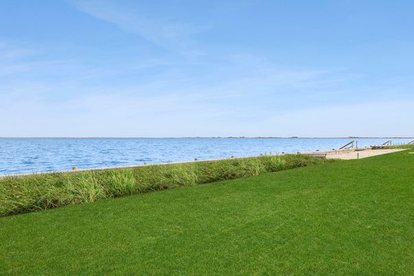 Exterior, Lake