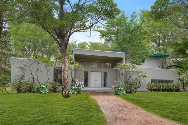 Backyard, Exterior, Facade, Modern