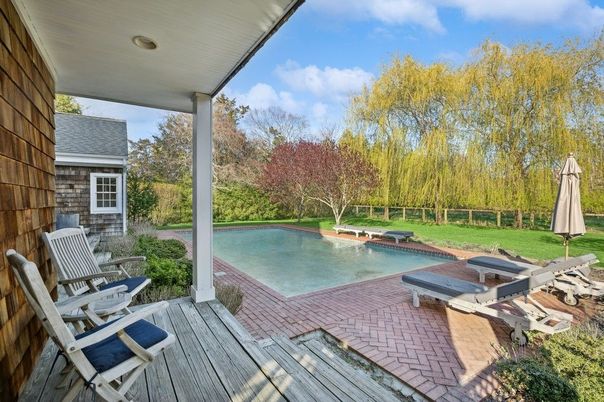 Exterior, Pool
