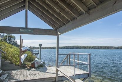 Exterior, Lake