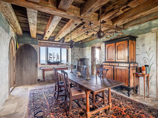 Dining room, Interior, Pendant Lights, Wooden Beams, Wooden Ceilings