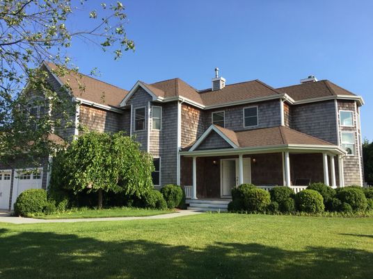 Backyard, Exterior, Facade, Queen Anne Victorian