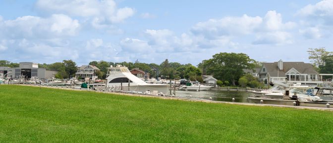 Exterior, Lake