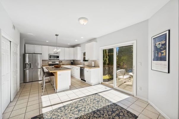 Dining room, Interior, Kitchen, Pendant Lights, Recessed Lighting, Stainless Steel Appliances