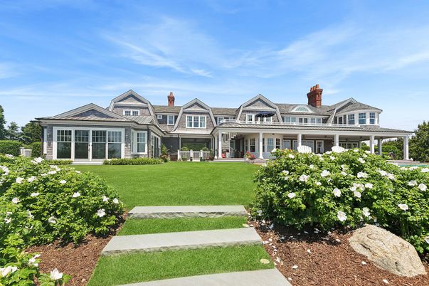 Backyard, Exterior, Facade, Queen Anne Victorian