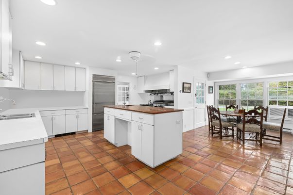 Dining room, Interior, Kitchen, Recessed Lighting, Stainless Steel Appliances