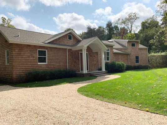 Backyard, Exterior, Facade, Brick Facade, Ranch