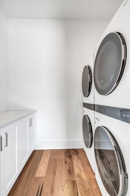 Interior, Utility Closets, Washer, Wood Texture Flooring