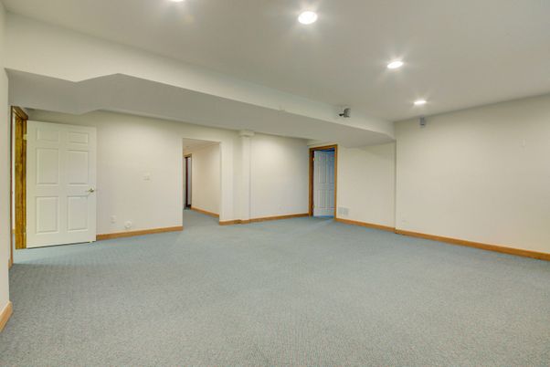 Empty room, Interior, Recessed Lighting