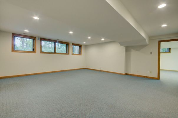 Empty room, Interior, Recessed Lighting