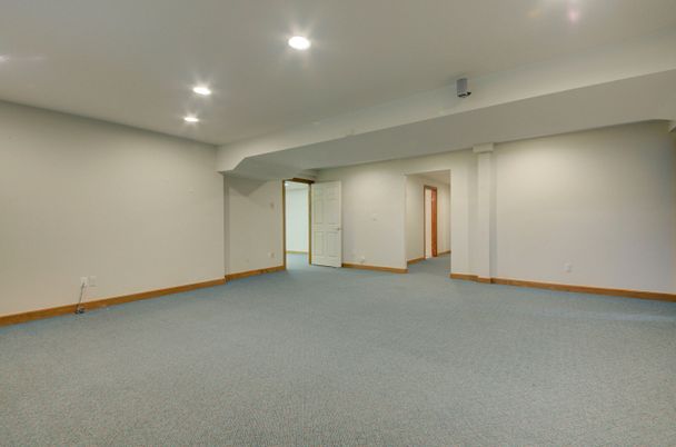 Empty room, Interior, Recessed Lighting