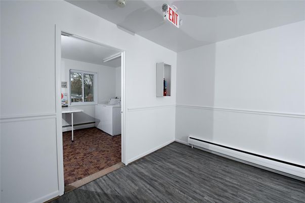 Interior, Washer, Wood Texture Flooring