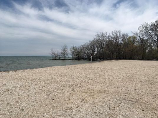 Exterior, Lake