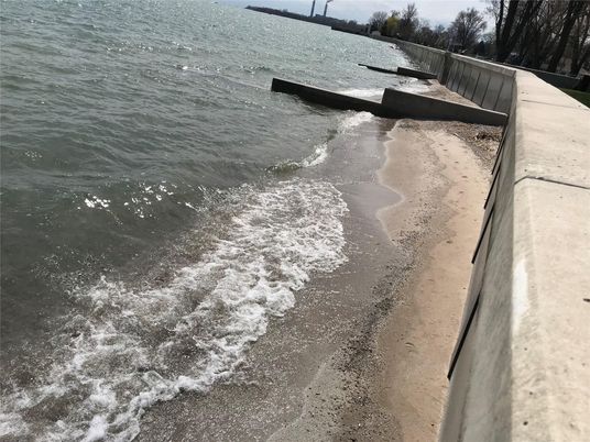 Exterior, Lake