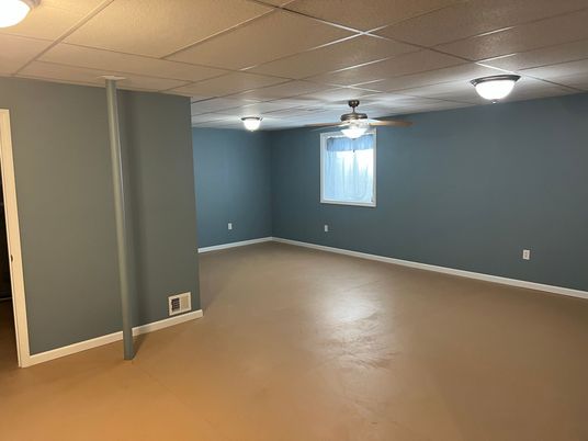 Empty room, Interior