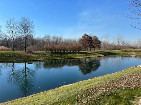 Exterior, Lake