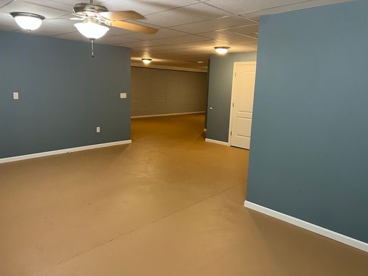Empty room, Interior