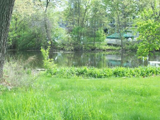 Exterior, Lake