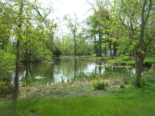 Exterior, Lake