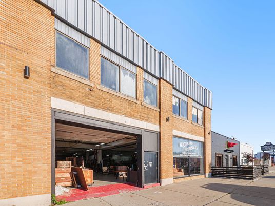 Exterior, Facade, Brick Facade, Highrise