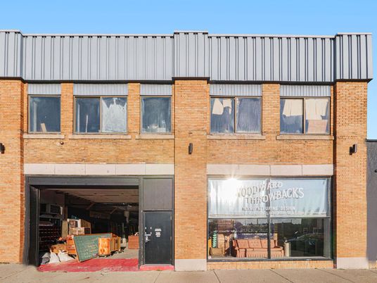 Exterior, Facade, Brick Facade, Highrise