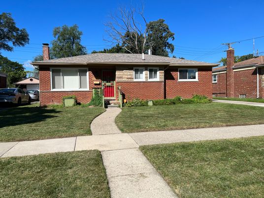 Exterior, Facade, Brick Facade, Split Level