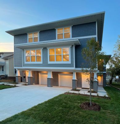 Attached, Exterior, Facade, American Foursquare